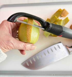 Peeling a kiwi fruit